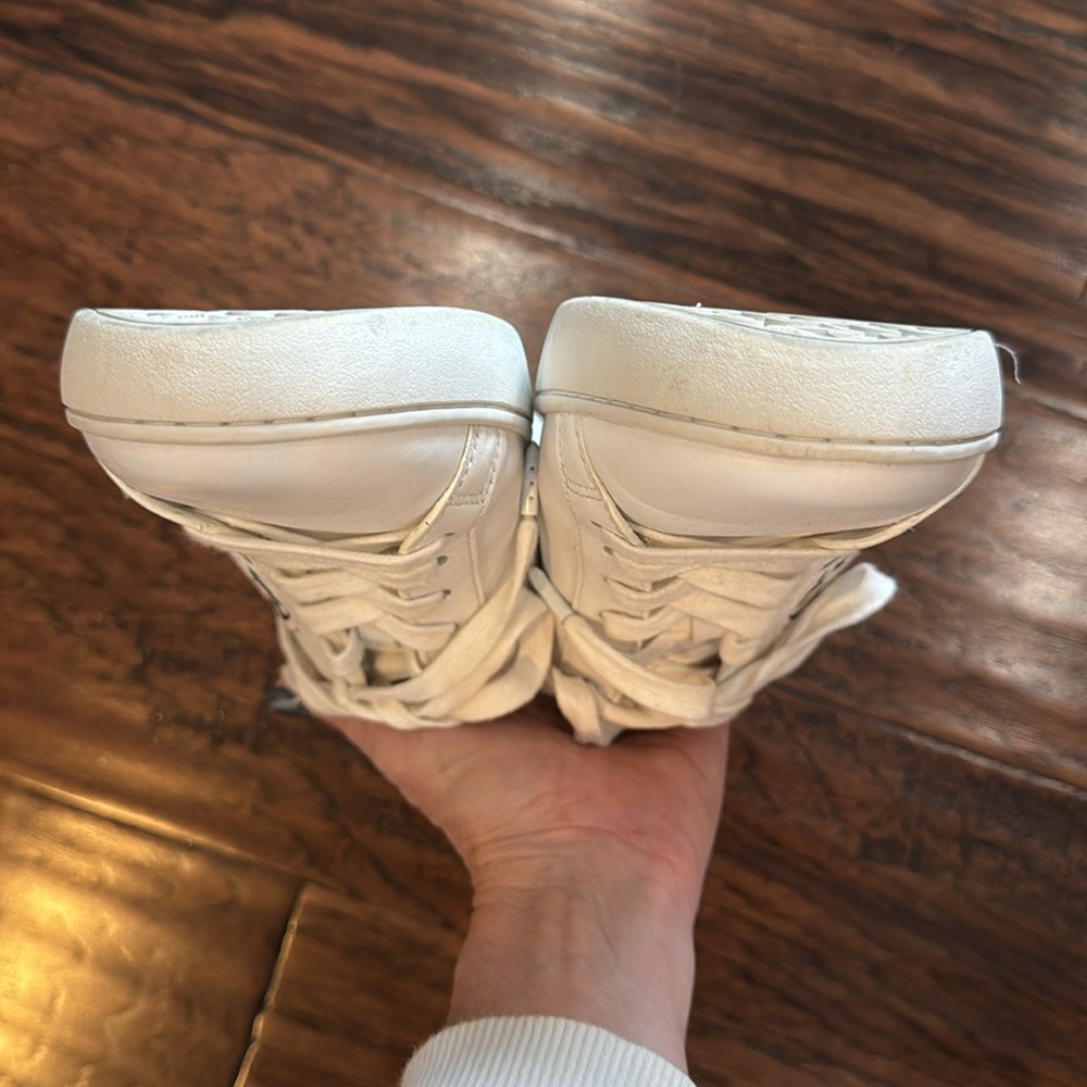 Like New Tory Burch T- Logo White Navy Blue Sneakers Tennis Shoes Size 9.5 - Picture 4 of 12